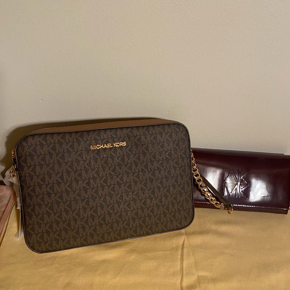 NWT. Michael Kors Dark Brown Bag with Gold Chain